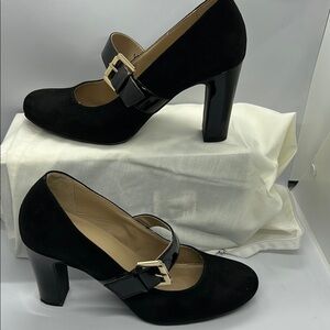 Elegant Black Jocelyn Smiths Heels Velvet Finish Size 8